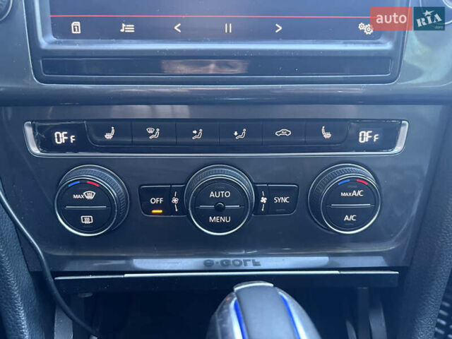 Серый Фольксваген Гольф, объемом двигателя 1.2 л и пробегом 210 тыс. км за 9900 $, фото 9 на Automoto.ua