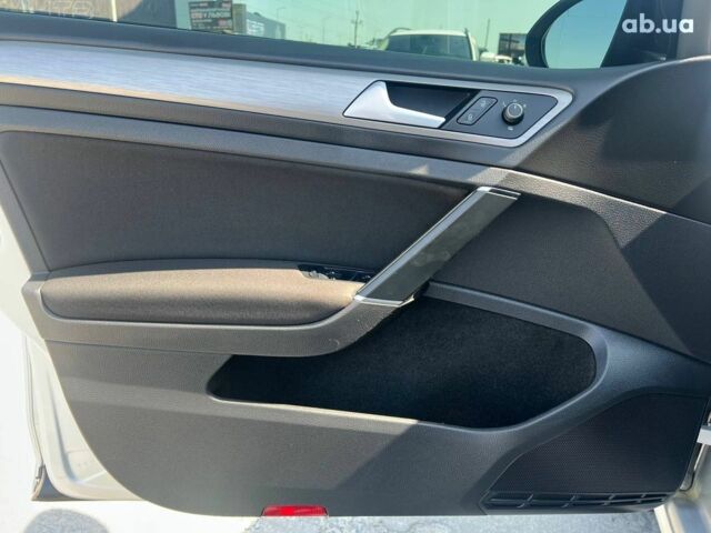 Сірий Фольксваген Гольф, об'ємом двигуна 1.6 л та пробігом 228 тис. км за 10990 $, фото 13 на Automoto.ua