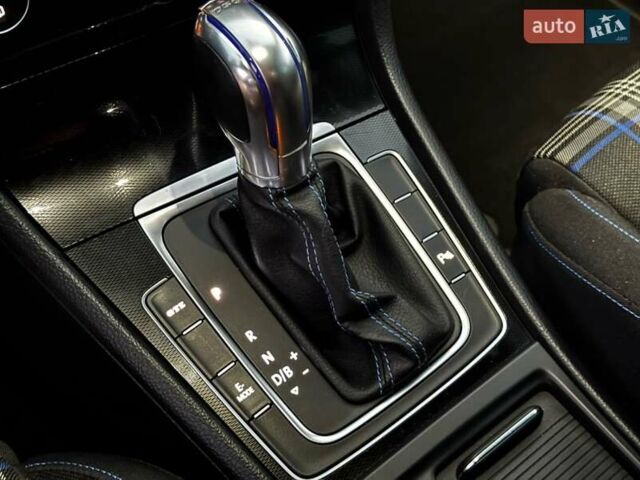 Серый Фольксваген Гольф, объемом двигателя 1.4 л и пробегом 228 тыс. км за 13750 $, фото 27 на Automoto.ua