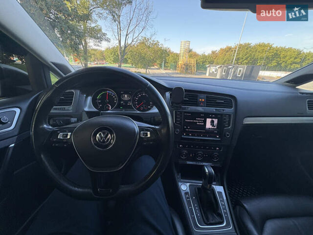 Серый Фольксваген Гольф, объемом двигателя 1.2 л и пробегом 210 тыс. км за 9900 $, фото 7 на Automoto.ua