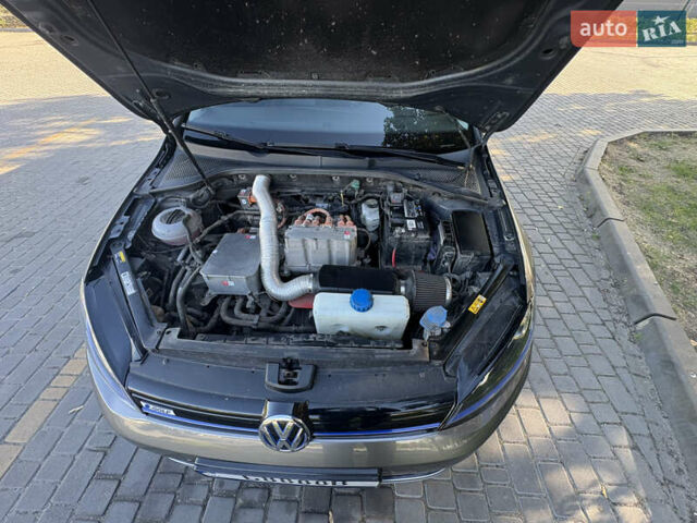Серый Фольксваген Гольф, объемом двигателя 1.2 л и пробегом 210 тыс. км за 9900 $, фото 16 на Automoto.ua