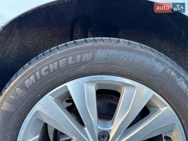 Серый Фольксваген Гольф, объемом двигателя 1.4 л и пробегом 148 тыс. км за 14600 $, фото 14 на Automoto.ua