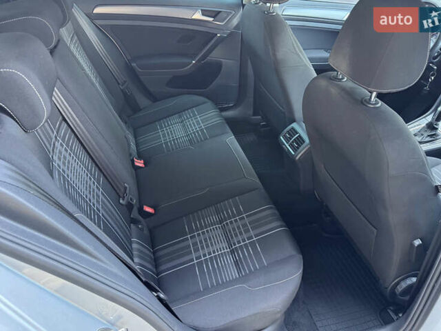 Серый Фольксваген Гольф, объемом двигателя 1.6 л и пробегом 130 тыс. км за 15100 $, фото 27 на Automoto.ua