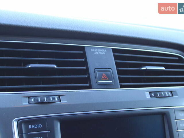 Серый Фольксваген Гольф, объемом двигателя 1.6 л и пробегом 282 тыс. км за 10000 $, фото 51 на Automoto.ua