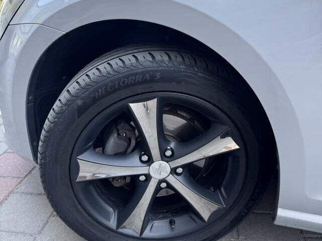 Серый Фольксваген Гольф, объемом двигателя 1.6 л и пробегом 130 тыс. км за 15100 $, фото 30 на Automoto.ua