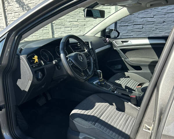 Серый Фольксваген Гольф, объемом двигателя 1.6 л и пробегом 288 тыс. км за 12200 $, фото 12 на Automoto.ua