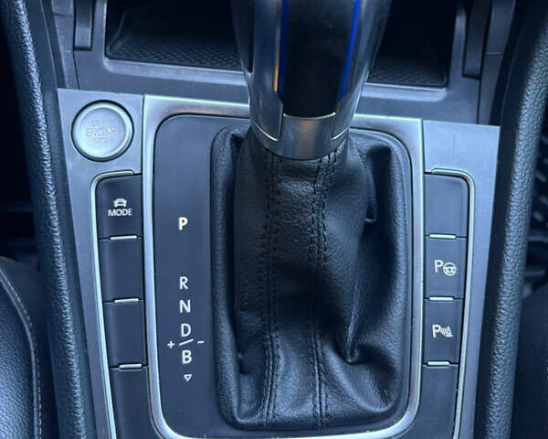 Серый Фольксваген Гольф, объемом двигателя 1.2 л и пробегом 210 тыс. км за 9900 $, фото 8 на Automoto.ua