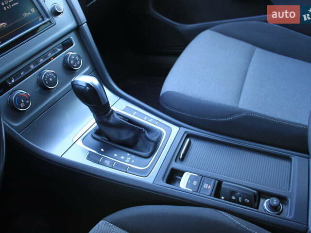 Серый Фольксваген Гольф, объемом двигателя 1.6 л и пробегом 282 тыс. км за 10000 $, фото 43 на Automoto.ua