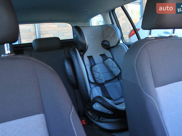 Серый Фольксваген Гольф, объемом двигателя 1.6 л и пробегом 282 тыс. км за 10000 $, фото 56 на Automoto.ua