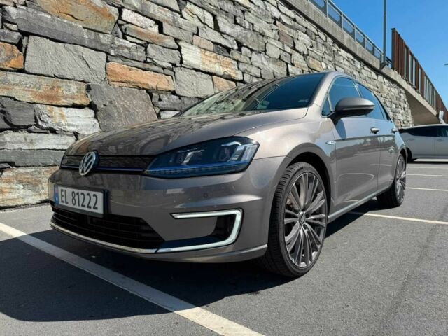 Серый Фольксваген Гольф, объемом двигателя 0 л и пробегом 100 тыс. км за 9200 $, фото 1 на Automoto.ua