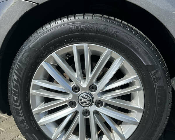 Серый Фольксваген Гольф, объемом двигателя 1.6 л и пробегом 288 тыс. км за 12200 $, фото 11 на Automoto.ua