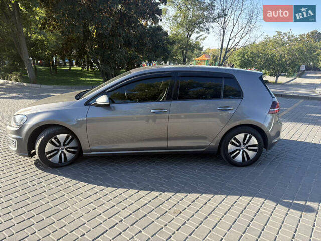 Серый Фольксваген Гольф, объемом двигателя 1.2 л и пробегом 210 тыс. км за 9900 $, фото 5 на Automoto.ua