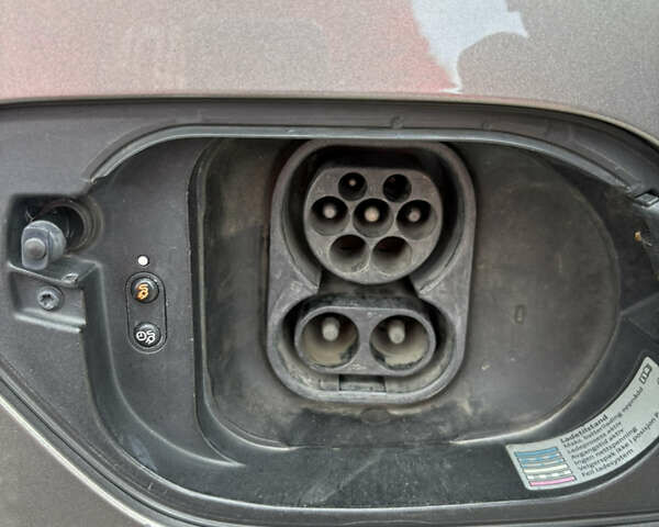 Серый Фольксваген Гольф, объемом двигателя 1.2 л и пробегом 210 тыс. км за 9900 $, фото 24 на Automoto.ua