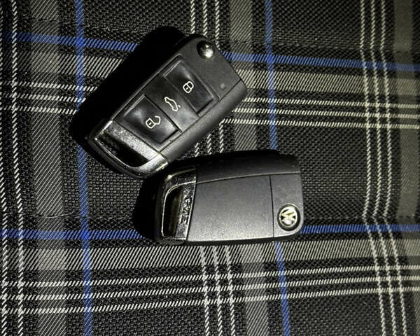 Серый Фольксваген Гольф, объемом двигателя 1.4 л и пробегом 228 тыс. км за 13750 $, фото 49 на Automoto.ua