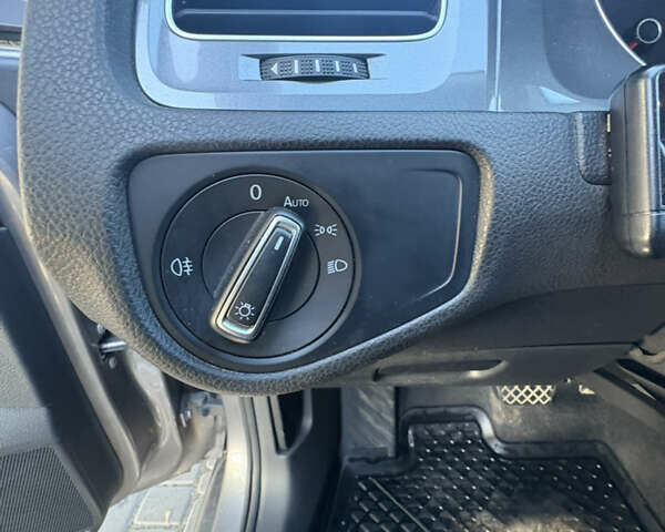 Серый Фольксваген Гольф, объемом двигателя 1.2 л и пробегом 210 тыс. км за 9900 $, фото 15 на Automoto.ua