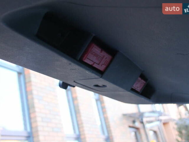 Серый Фольксваген Гольф, объемом двигателя 1.6 л и пробегом 282 тыс. км за 10000 $, фото 33 на Automoto.ua