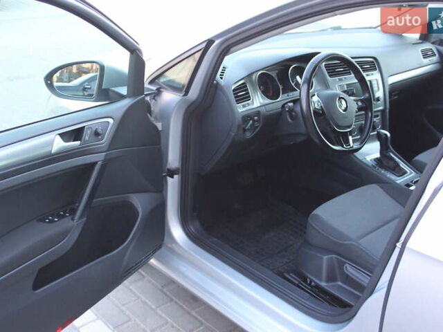 Серый Фольксваген Гольф, объемом двигателя 1.6 л и пробегом 282 тыс. км за 10000 $, фото 35 на Automoto.ua