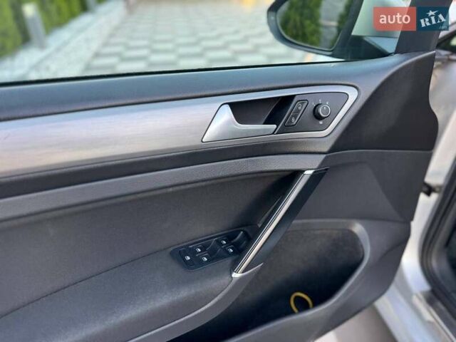 Серый Фольксваген Гольф, объемом двигателя 1.6 л и пробегом 262 тыс. км за 11300 $, фото 27 на Automoto.ua