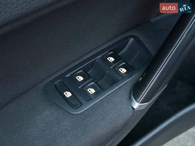 Серый Фольксваген Гольф, объемом двигателя 1.78 л и пробегом 217 тыс. км за 10000 $, фото 31 на Automoto.ua