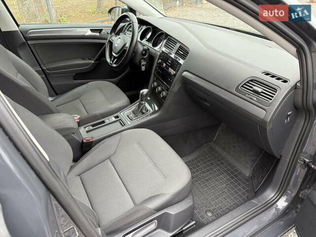 Серый Фольксваген Гольф, объемом двигателя 1.6 л и пробегом 234 тыс. км за 12300 $, фото 50 на Automoto.ua