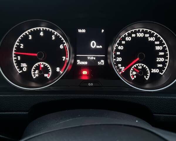 Фольксваген Гольф 2017 в Хмельницком на Automoto.ua Серый Фольксваген Гольф, объемом двигателя 1 л и пробегом 250 тыс. км за 12500 $, фото 9 на Automoto.ua