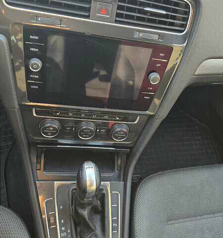 Серый Фольксваген Гольф, объемом двигателя 1.4 л и пробегом 90 тыс. км за 12500 $, фото 4 на Automoto.ua