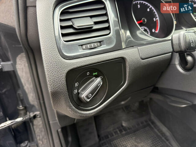 Серый Фольксваген Гольф, объемом двигателя 1.6 л и пробегом 234 тыс. км за 12300 $, фото 34 на Automoto.ua