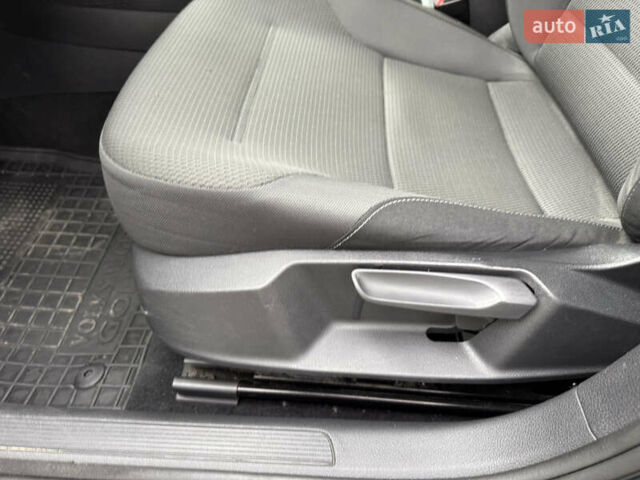 Серый Фольксваген Гольф, объемом двигателя 1.6 л и пробегом 234 тыс. км за 12300 $, фото 31 на Automoto.ua