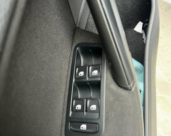 Серый Фольксваген Гольф, объемом двигателя 1.4 л и пробегом 174 тыс. км за 12800 $, фото 7 на Automoto.ua