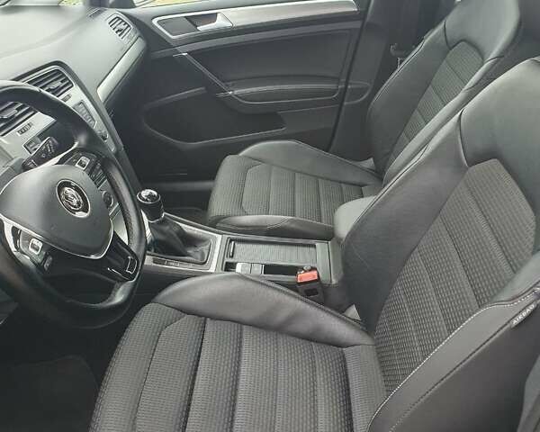 Серый Фольксваген Гольф, объемом двигателя 1.6 л и пробегом 218 тыс. км за 13000 $, фото 3 на Automoto.ua