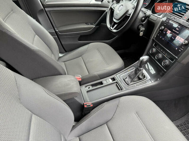 Серый Фольксваген Гольф, объемом двигателя 1.6 л и пробегом 234 тыс. км за 12300 $, фото 53 на Automoto.ua