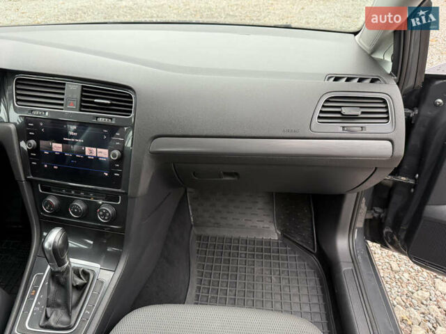 Серый Фольксваген Гольф, объемом двигателя 1.6 л и пробегом 234 тыс. км за 12300 $, фото 54 на Automoto.ua