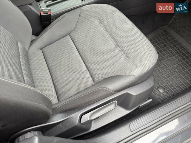 Серый Фольксваген Гольф, объемом двигателя 1.6 л и пробегом 234 тыс. км за 12300 $, фото 51 на Automoto.ua