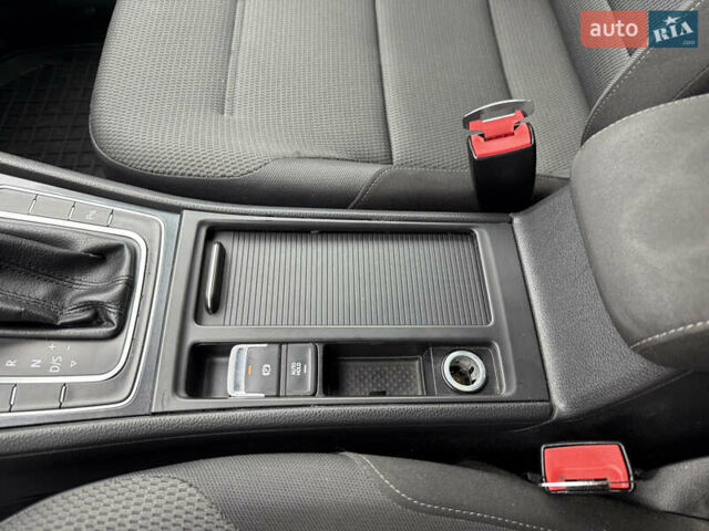 Серый Фольксваген Гольф, объемом двигателя 1.6 л и пробегом 234 тыс. км за 12300 $, фото 36 на Automoto.ua