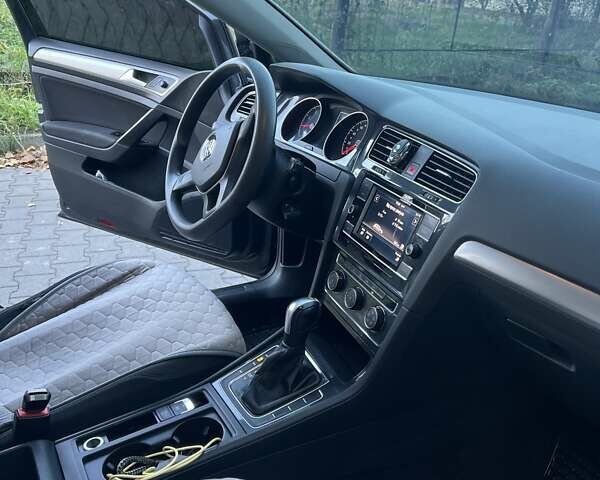 Фольксваген Гольф 2017 в Хмельницком на Automoto.ua Серый Фольксваген Гольф, объемом двигателя 1 л и пробегом 250 тыс. км за 12500 $, фото 4 на Automoto.ua