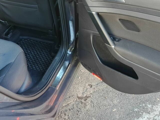 Серый Фольксваген Гольф, объемом двигателя 0 л и пробегом 120 тыс. км за 11000 $, фото 10 на Automoto.ua