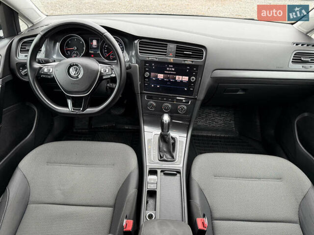 Серый Фольксваген Гольф, объемом двигателя 1.6 л и пробегом 234 тыс. км за 12300 $, фото 46 на Automoto.ua
