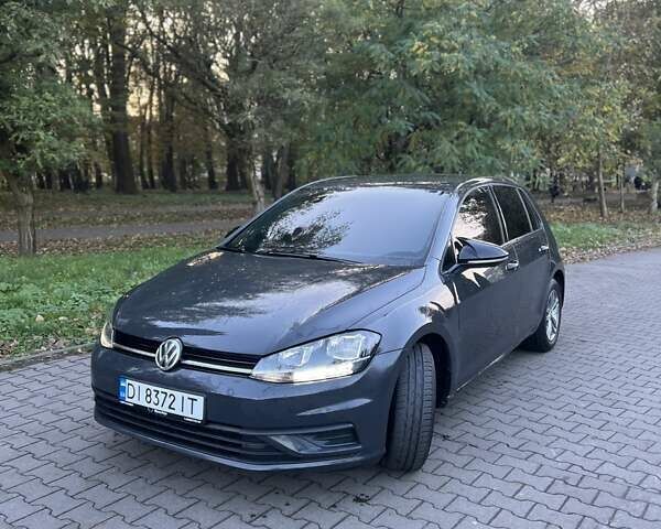 Фольксваген Гольф 2017 в Хмельницком на Automoto.ua Серый Фольксваген Гольф, объемом двигателя 1 л и пробегом 250 тыс. км за 12500 $, фото 1 на Automoto.ua