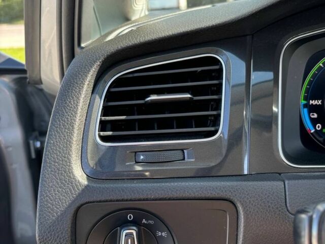 Серый Фольксваген Гольф, объемом двигателя 0 л и пробегом 94 тыс. км за 13700 $, фото 7 на Automoto.ua