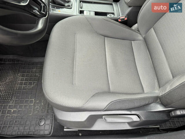 Серый Фольксваген Гольф, объемом двигателя 1.6 л и пробегом 234 тыс. км за 12300 $, фото 32 на Automoto.ua