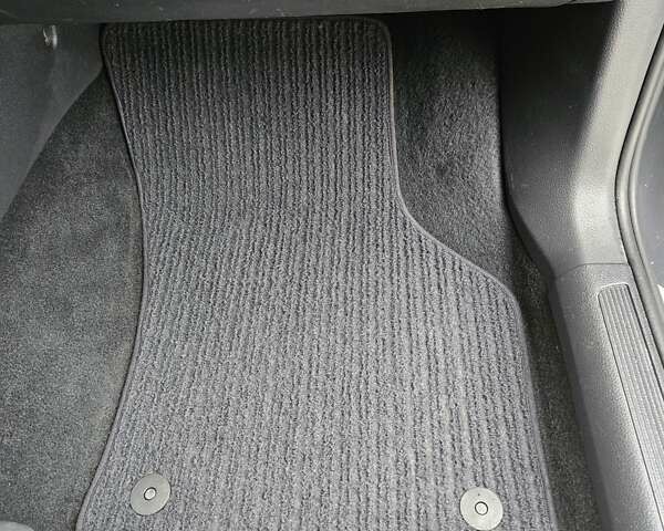 Серый Фольксваген Гольф, объемом двигателя 1.6 л и пробегом 106 тыс. км за 12700 $, фото 33 на Automoto.ua