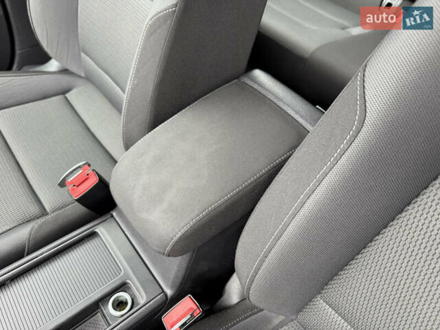 Серый Фольксваген Гольф, объемом двигателя 1.6 л и пробегом 234 тыс. км за 12300 $, фото 35 на Automoto.ua