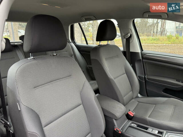 Серый Фольксваген Гольф, объемом двигателя 1.6 л и пробегом 234 тыс. км за 12300 $, фото 52 на Automoto.ua