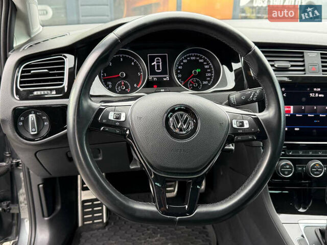 Серый Фольксваген Гольф, объемом двигателя 1.6 л и пробегом 234 тыс. км за 15900 $, фото 57 на Automoto.ua