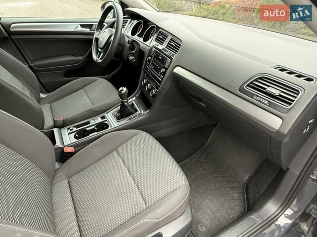 Серый Фольксваген Гольф, объемом двигателя 1 л и пробегом 230 тыс. км за 11300 $, фото 41 на Automoto.ua