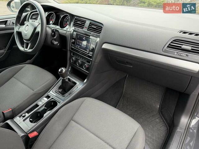 Серый Фольксваген Гольф, объемом двигателя 1 л и пробегом 230 тыс. км за 11300 $, фото 43 на Automoto.ua