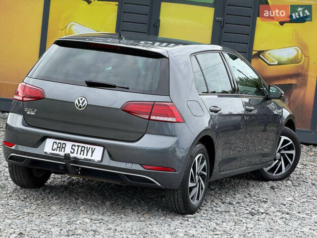 Серый Фольксваген Гольф, объемом двигателя 1.6 л и пробегом 234 тыс. км за 15300 $, фото 24 на Automoto.ua