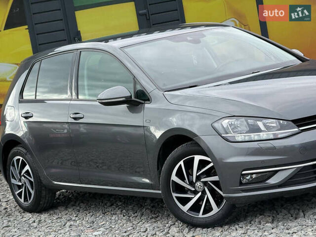 Серый Фольксваген Гольф, объемом двигателя 1.6 л и пробегом 234 тыс. км за 15900 $, фото 9 на Automoto.ua