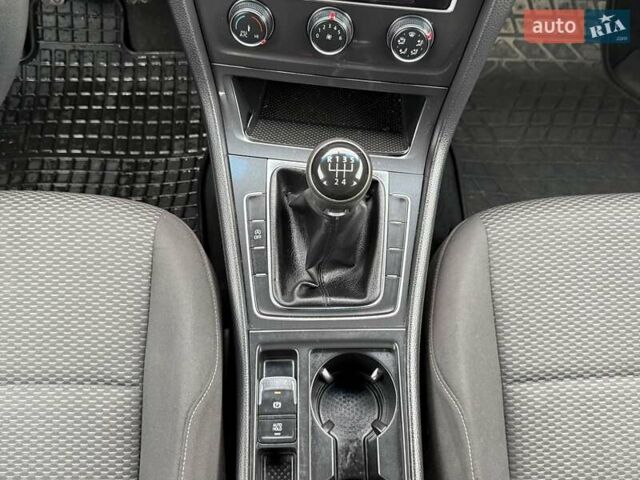 Серый Фольксваген Гольф, объемом двигателя 1 л и пробегом 230 тыс. км за 11300 $, фото 53 на Automoto.ua