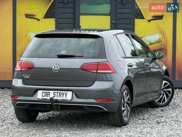 Серый Фольксваген Гольф, объемом двигателя 1.6 л и пробегом 234 тыс. км за 15300 $, фото 23 на Automoto.ua